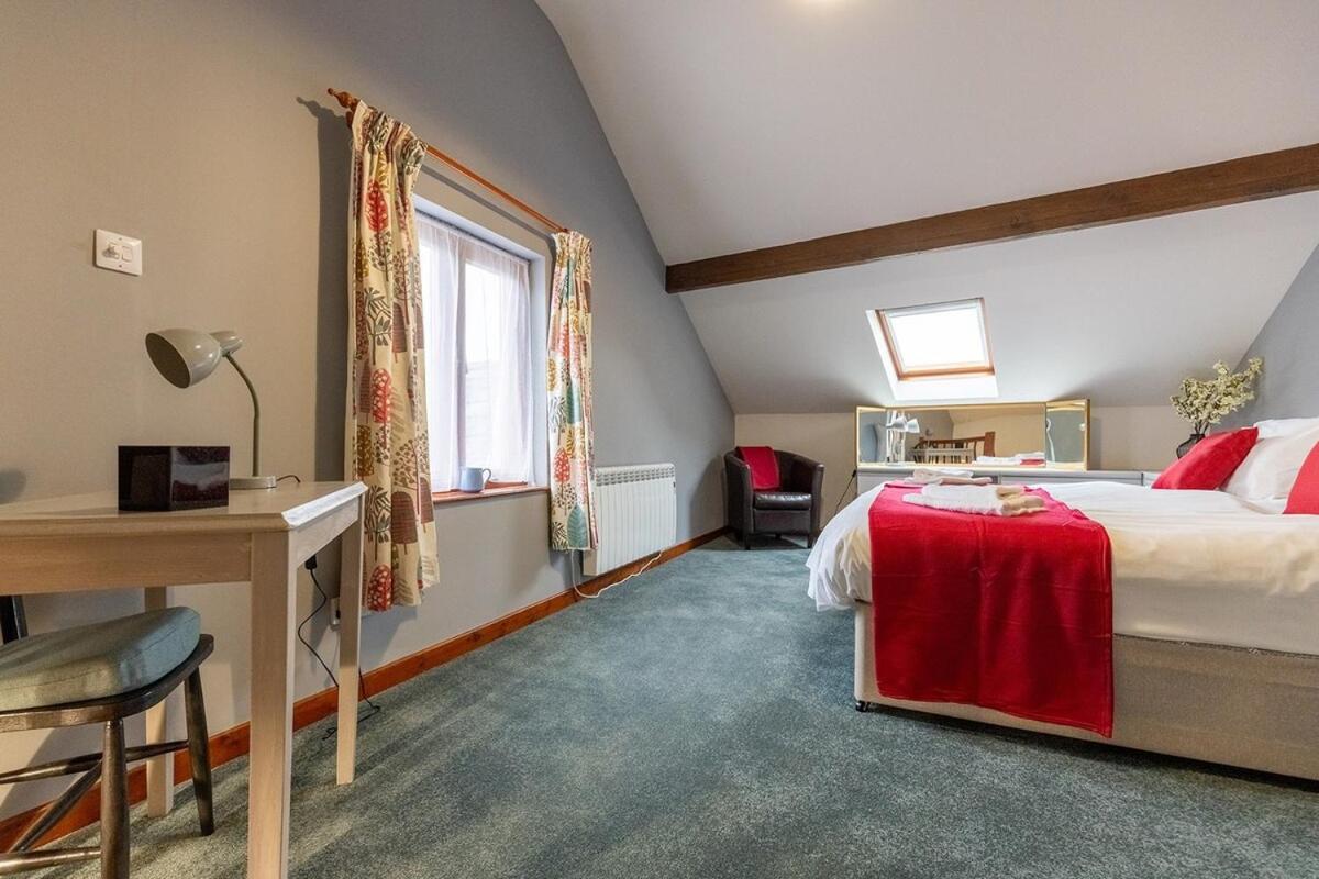 Katherines Court - Spacious Apartment With Rolling Hill Views Kendal Exterior photo